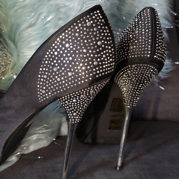 Heels - Picture 8 of 8